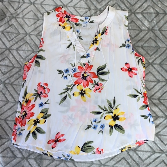 Old Navy Tops - 💗 Old Navy Floral Tank Blouse 💗